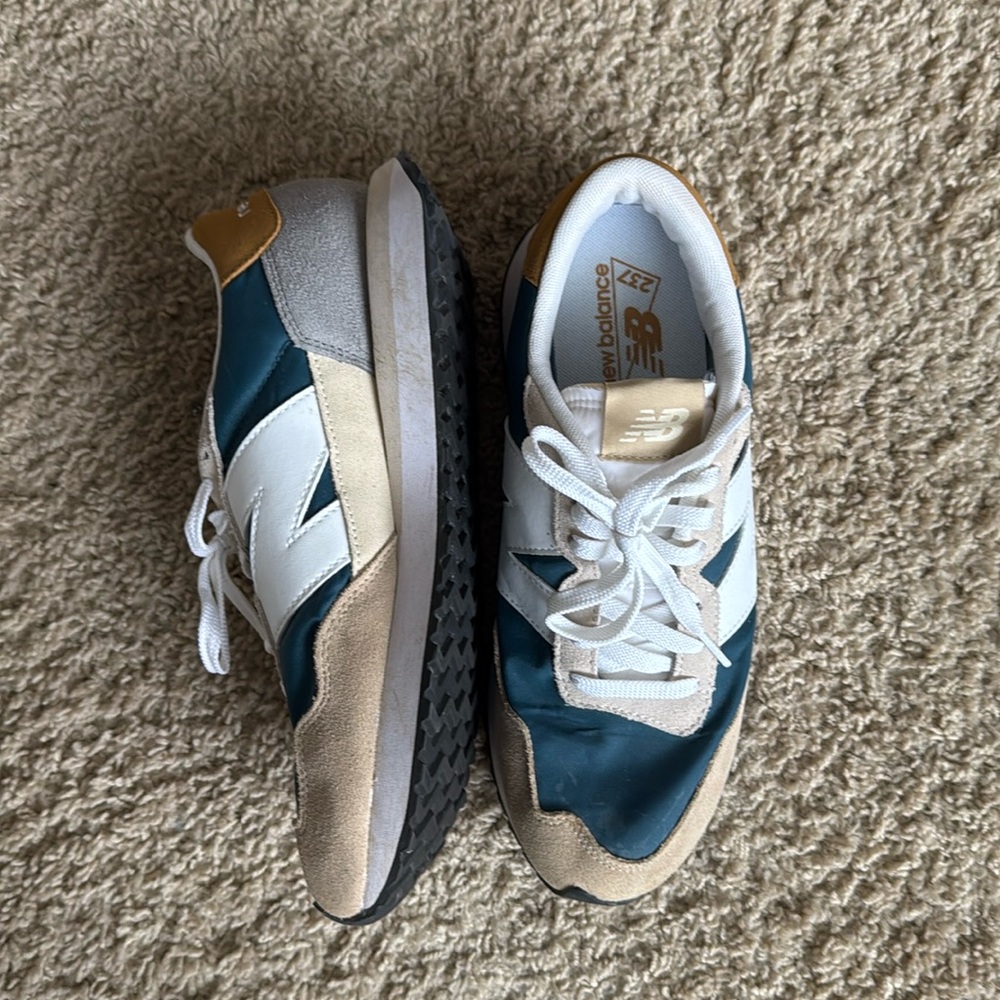New Balance 237